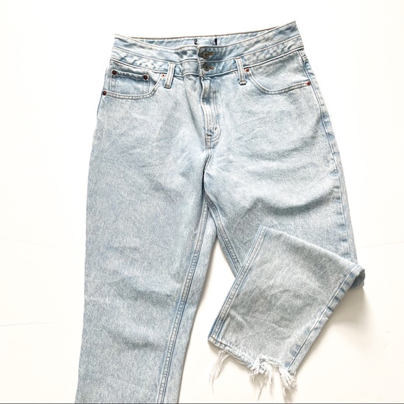 Abercrombie & Fitch Denim - Abercrombie & Fitch Women’s High Rise Light Wash Mom Jeans